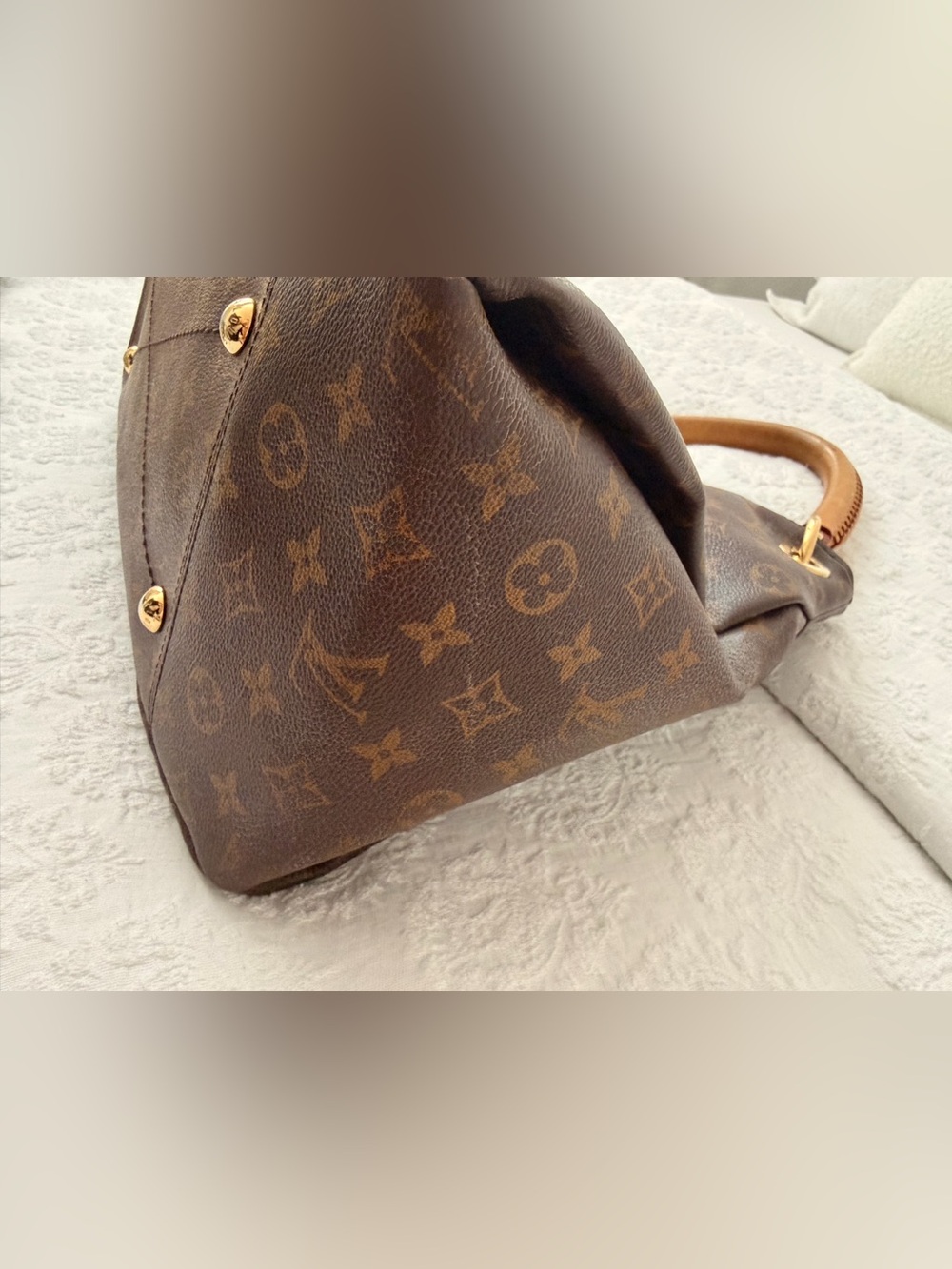 Louis Vuitton Monogram Canvas Shoulder Bag with Vachetta Handle - Picture 7 of 10